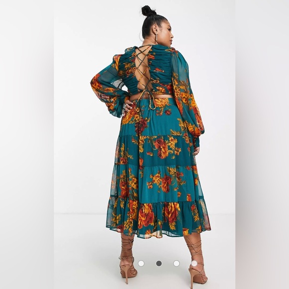 NWT ASOS Curve pleated bodice midi dress with tiered skirt and lace back detail. - Picture 2 of 7